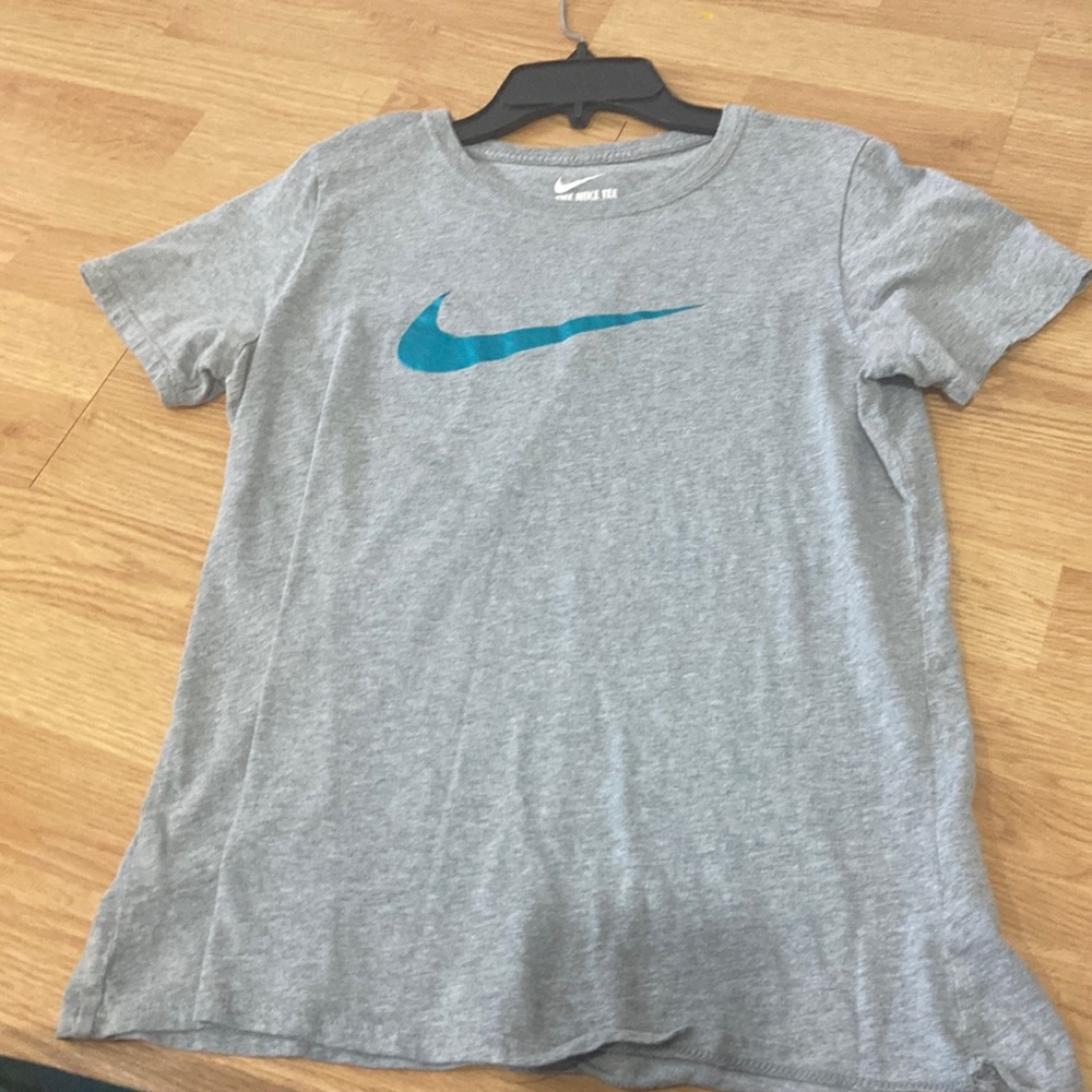 Grey tee